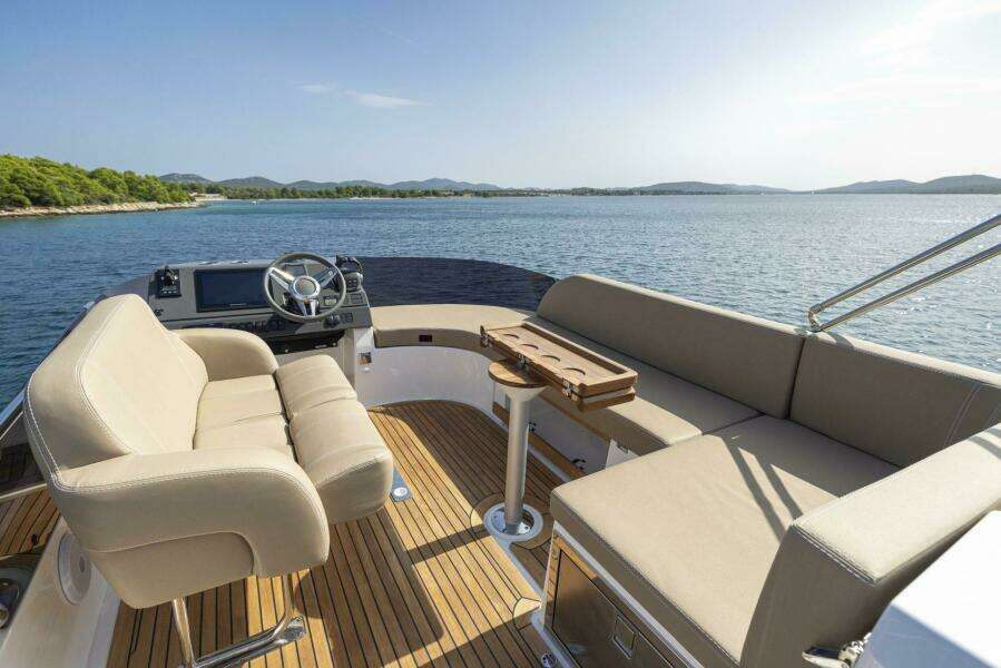 2025 Nimbus 405 Flybridge