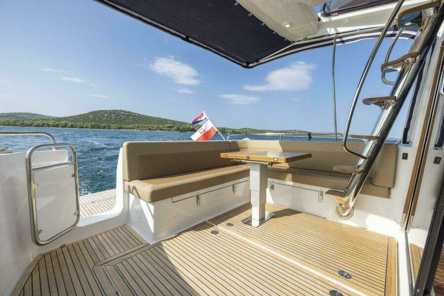 2025 Nimbus 405 Flybridge