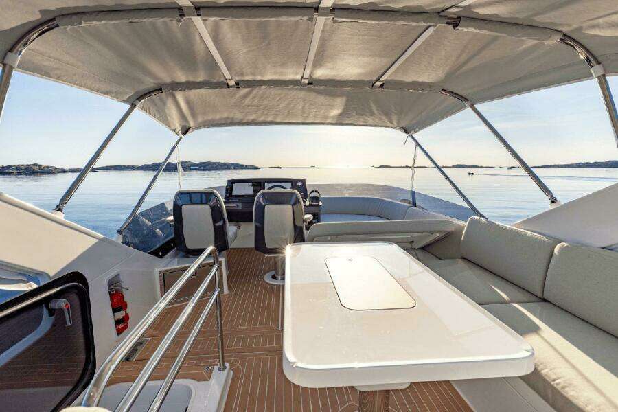 2025 Nimbus 495 Flybridge