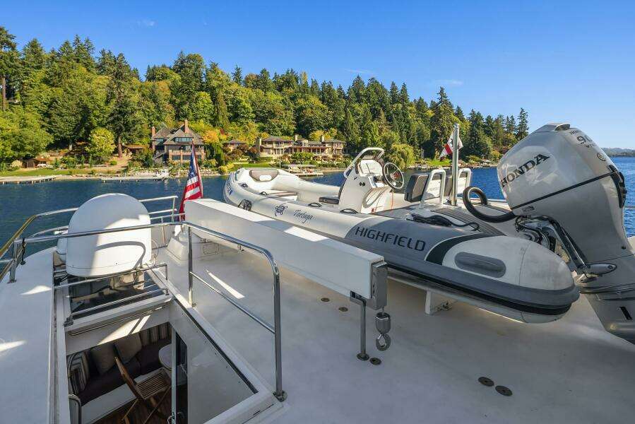 2001 Rayburn Custom Yachts Flush Deck