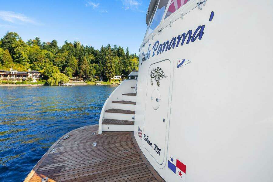 2001 Rayburn Custom Yachts Flush Deck