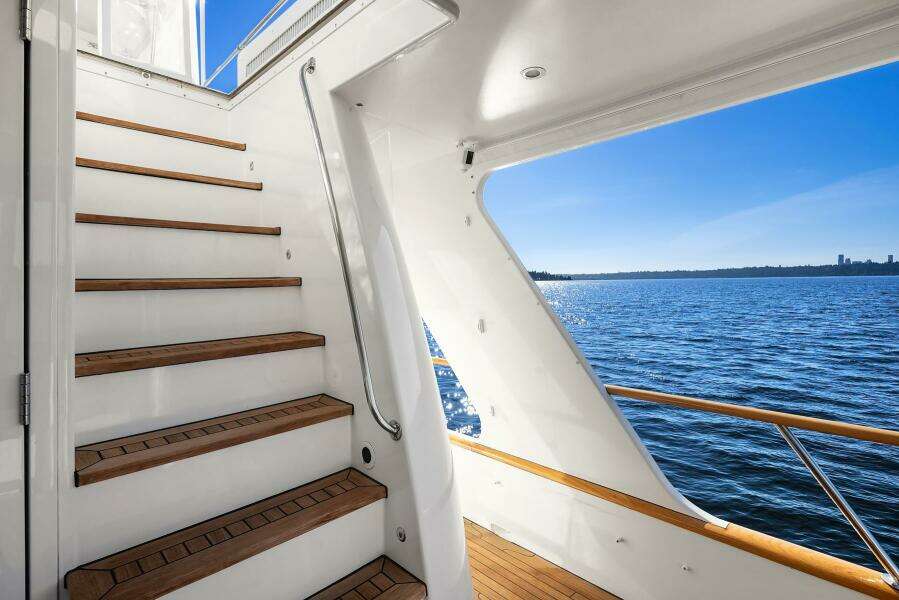 2001 Rayburn Custom Yachts Flush Deck