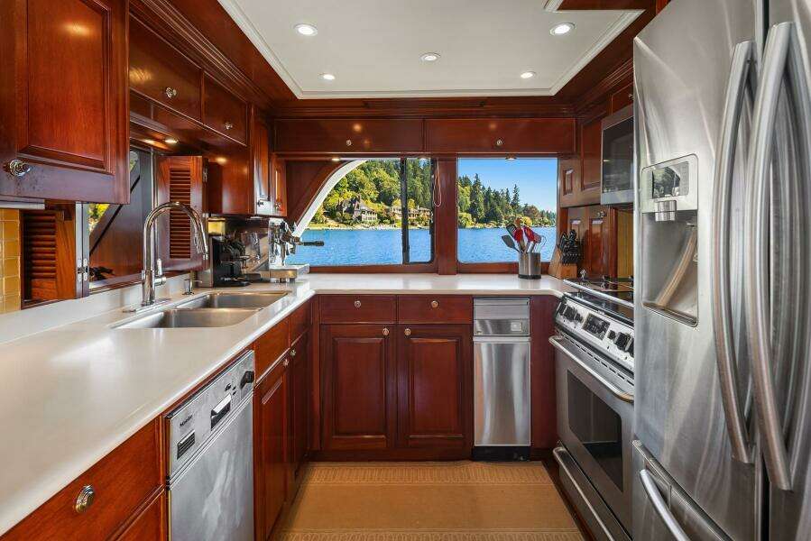 2001 Rayburn Custom Yachts Flush Deck