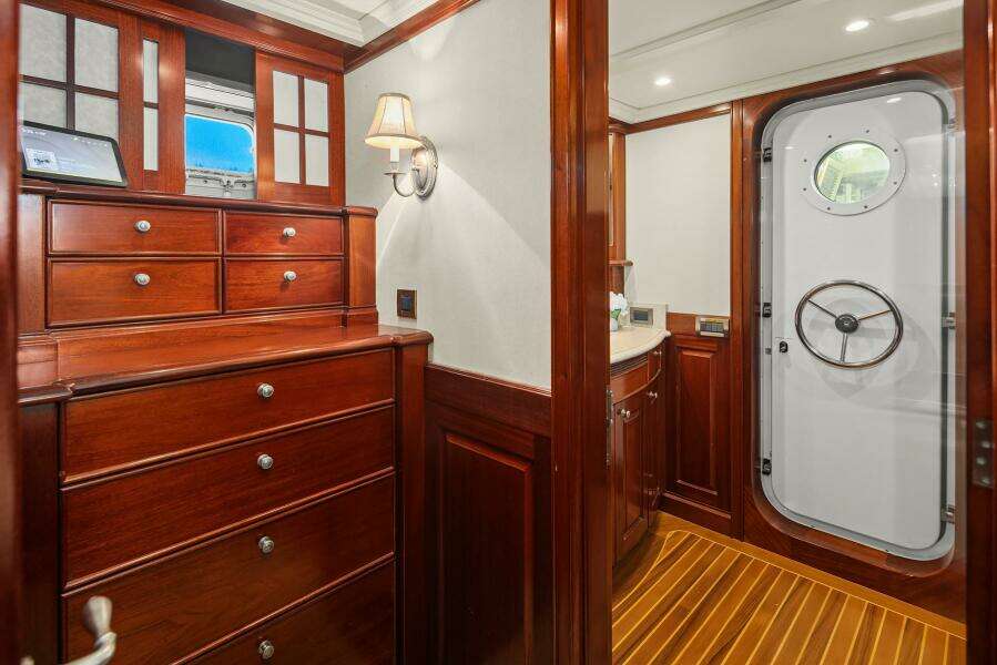 2001 Rayburn Custom Yachts Flush Deck