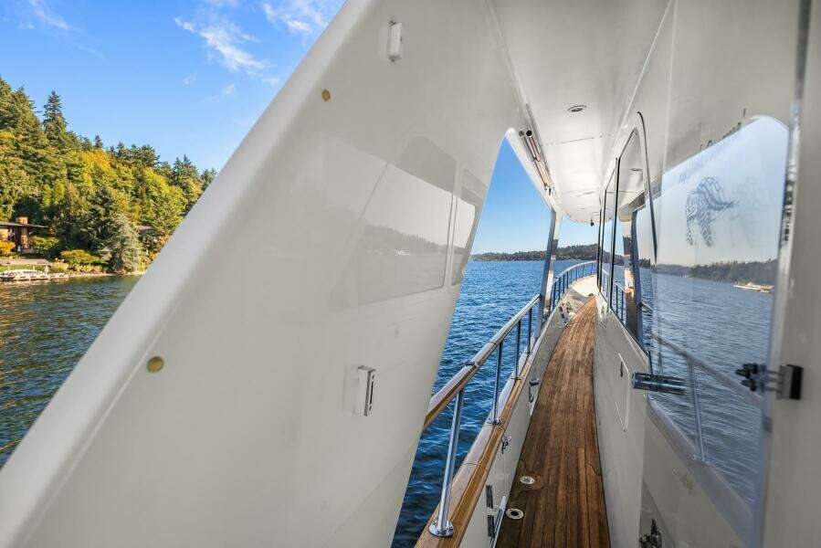 2001 Rayburn Custom Yachts Flush Deck