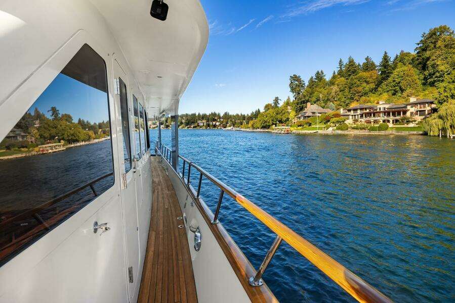 2001 Rayburn Custom Yachts Flush Deck