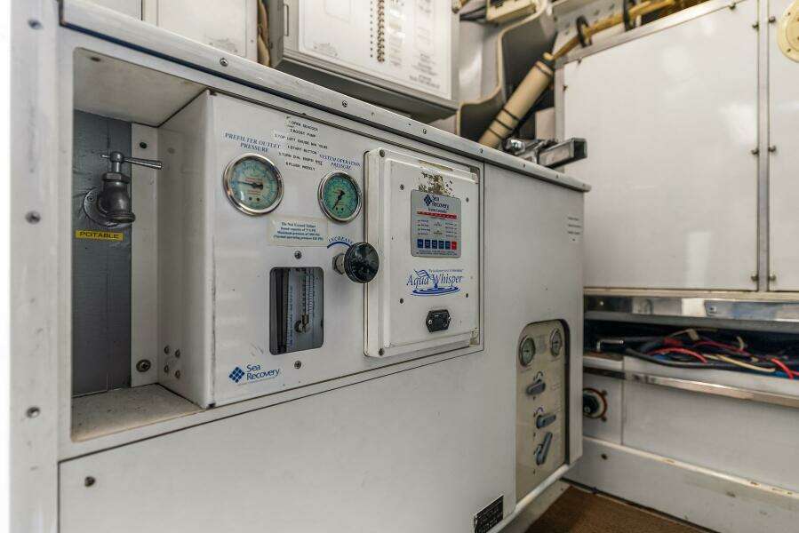 2001 Rayburn Custom Yachts Flush Deck