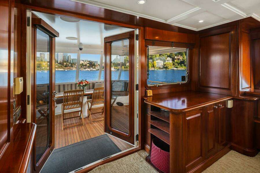 2001 Rayburn Custom Yachts Flush Deck