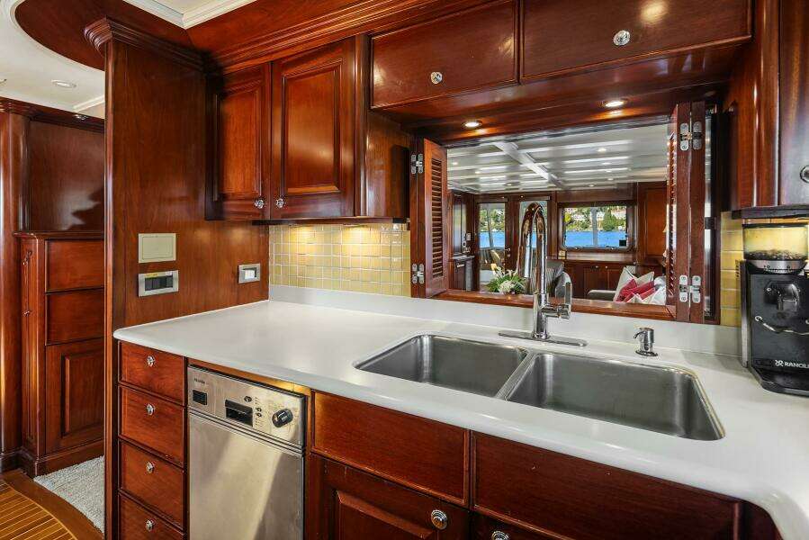 2001 Rayburn Custom Yachts Flush Deck
