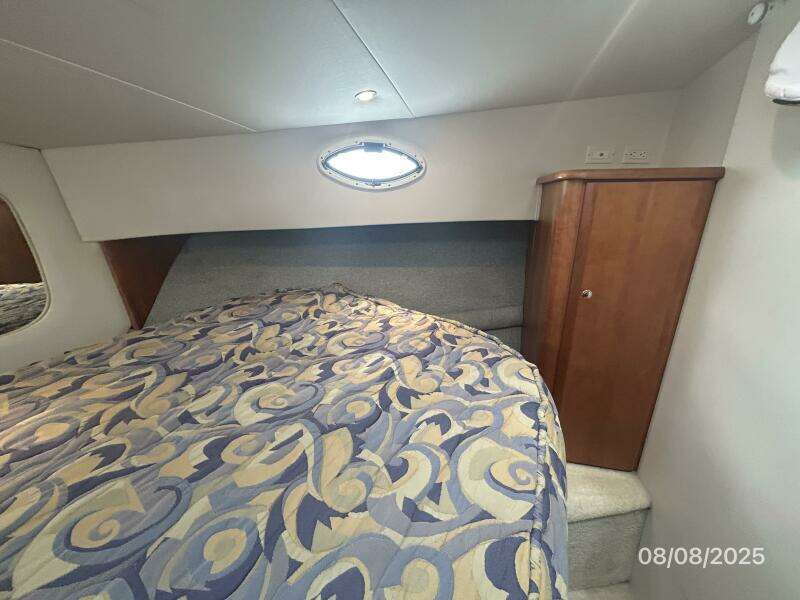 39' Silverton guest stateroom starboard