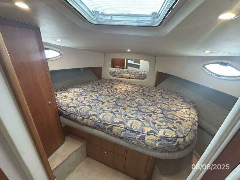 39' Silverton guest stateroom