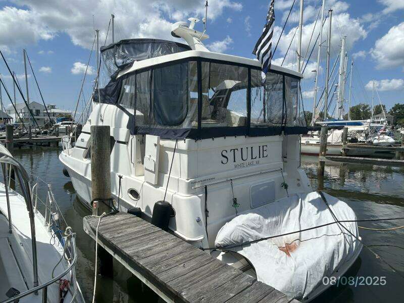 39' Silverton port aft profile