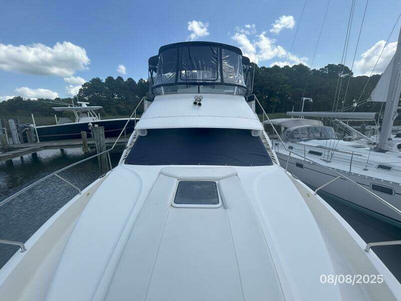 39' Silverton foredeck aft