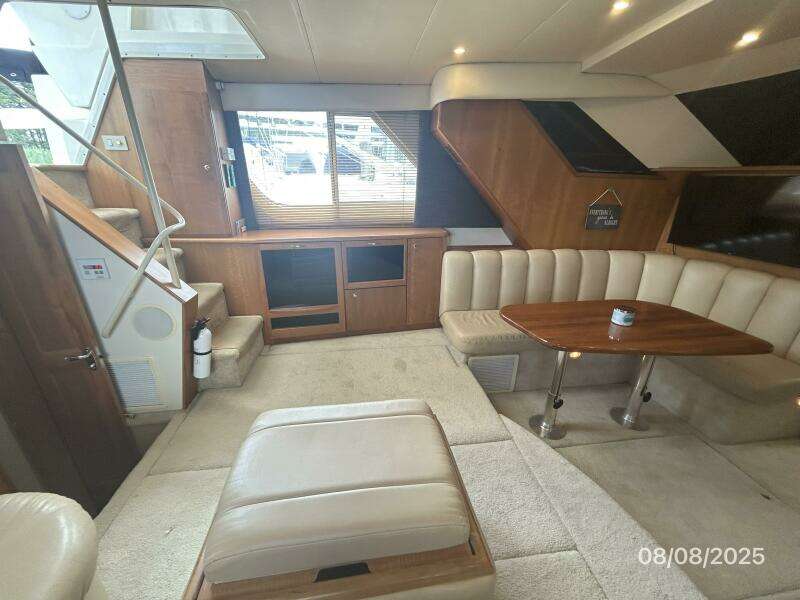 39' Silverton salon port