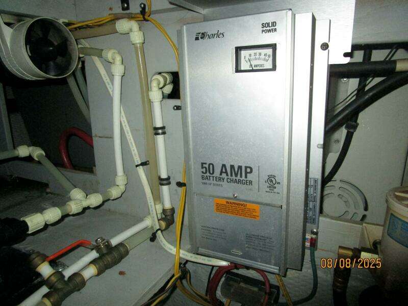 39' Silverton battery charger