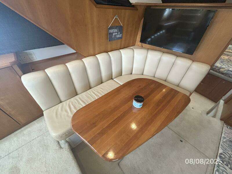 39' Silverton salon port seating