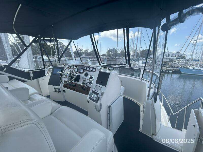 39' Silverton flybridge forward