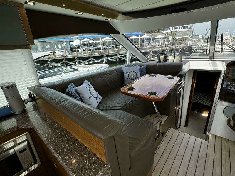 2014 Cruisers Yachts 45 Cantius