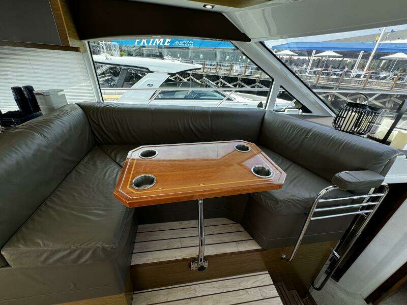 2014 Cruisers Yachts 45 Cantius