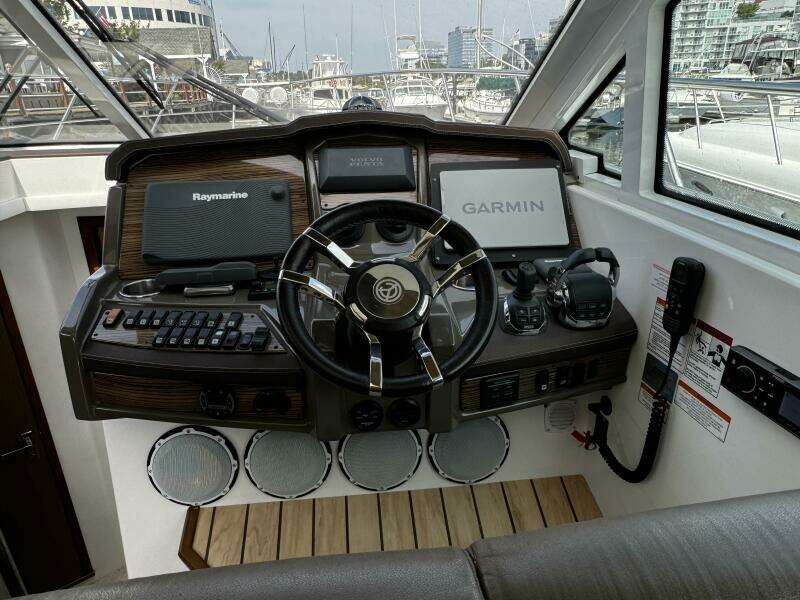 2014 Cruisers Yachts 45 Cantius