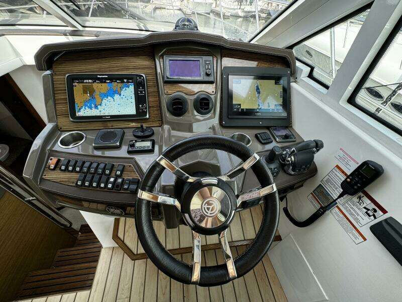 2014 Cruisers Yachts 45 Cantius