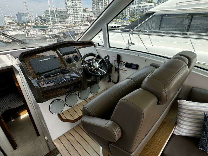 2014 Cruisers Yachts 45 Cantius
