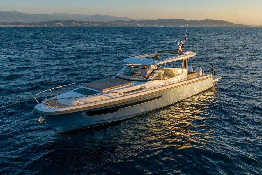 2025 Nimbus Weekender 11