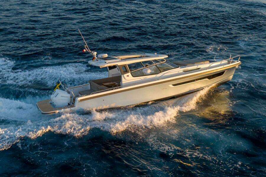 2025 Nimbus Weekender 11