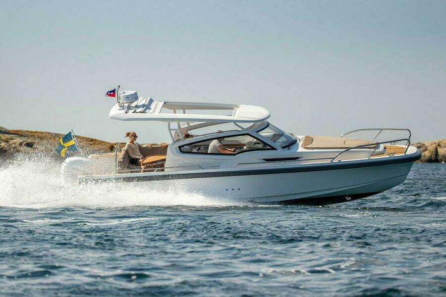 2025 Nimbus Weekender 9