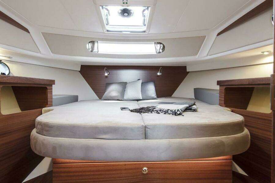 2025 Nimbus 365 Coupe