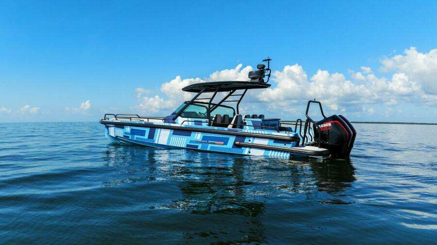 2022 Axopar Brabus Shadow 500 TT - Port 3/4 Stern