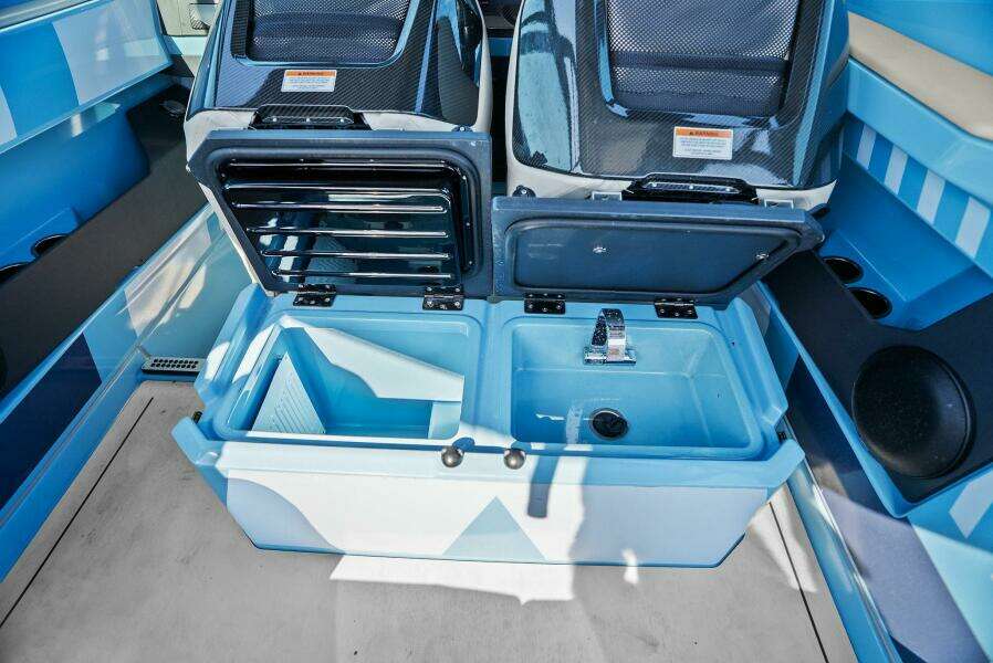 2022 Axopar Brabus Shadow 500 TT - Under Seat Cooler & Sink