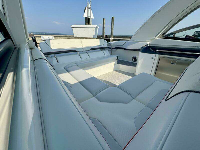 2024 Formula 350 Crossover Bowrider