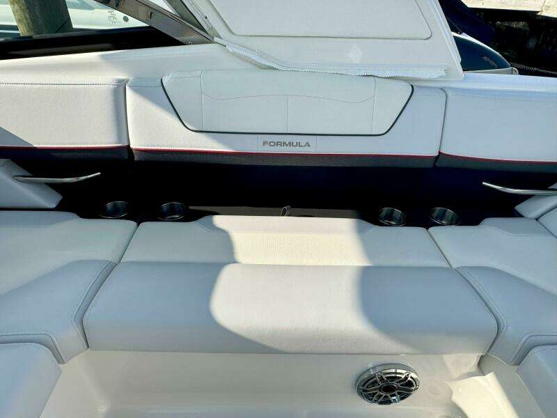 2024 Formula 350 Crossover Bowrider