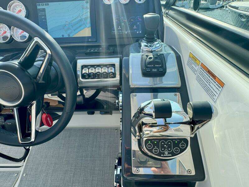 2024 Formula 350 Crossover Bowrider