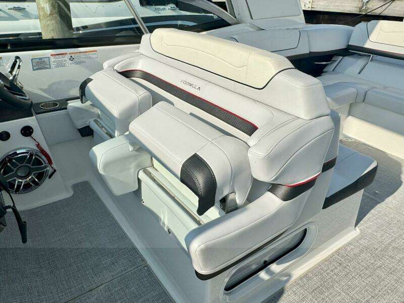 2024 Formula 350 Crossover Bowrider
