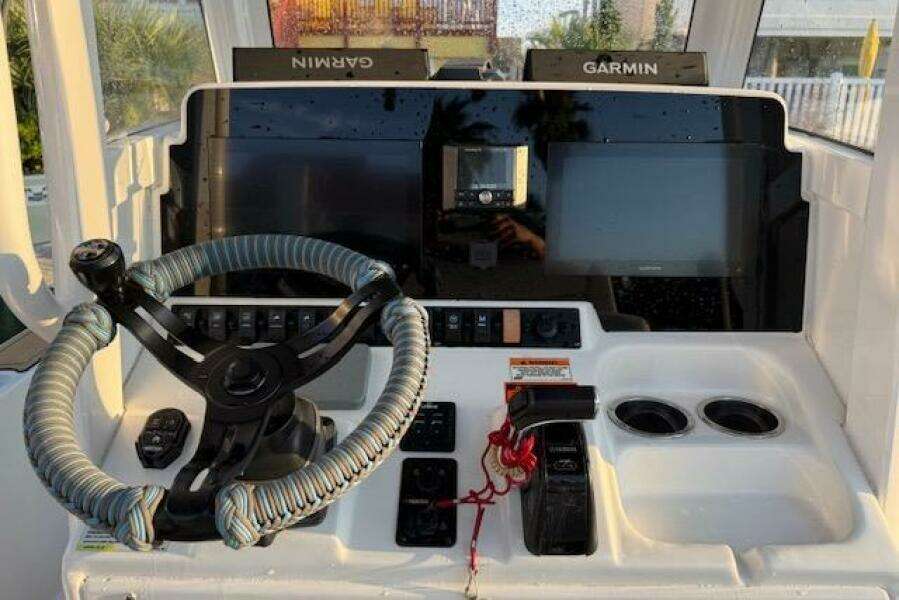 2018 Sea Hunt BX 25 FS boat dashboard with Garmin navigation and wrapped steering wheel.