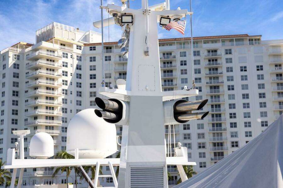Rooftop view of ABD 90 Explorer yacht with cityscape background, 1996 model.