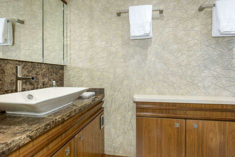 2016 92 Viking Enclosed Bridge Touche Master Stateroom Head (3)