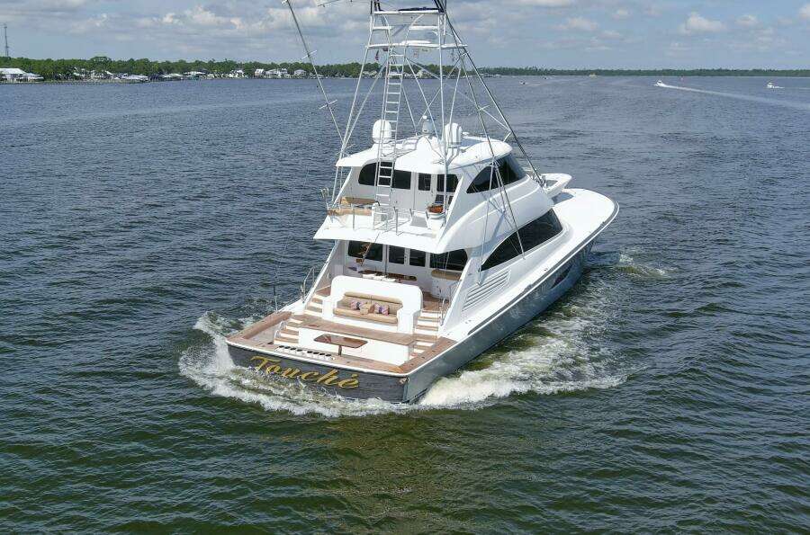 2016 92 Viking Enclosed Bridge Touche Exterior (2)