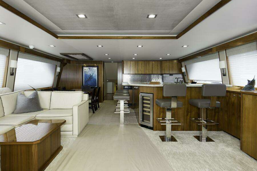 2016 92 Viking Enclosed Bridge Touche Salon (5)