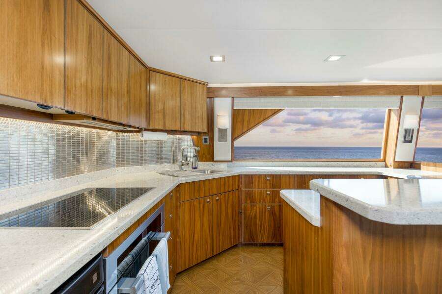2016 92 Viking Enclosed Bridge Touche Galley