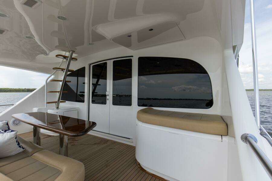 2016 92 Viking Enclosed Bridge Touche Stern Deck (7)