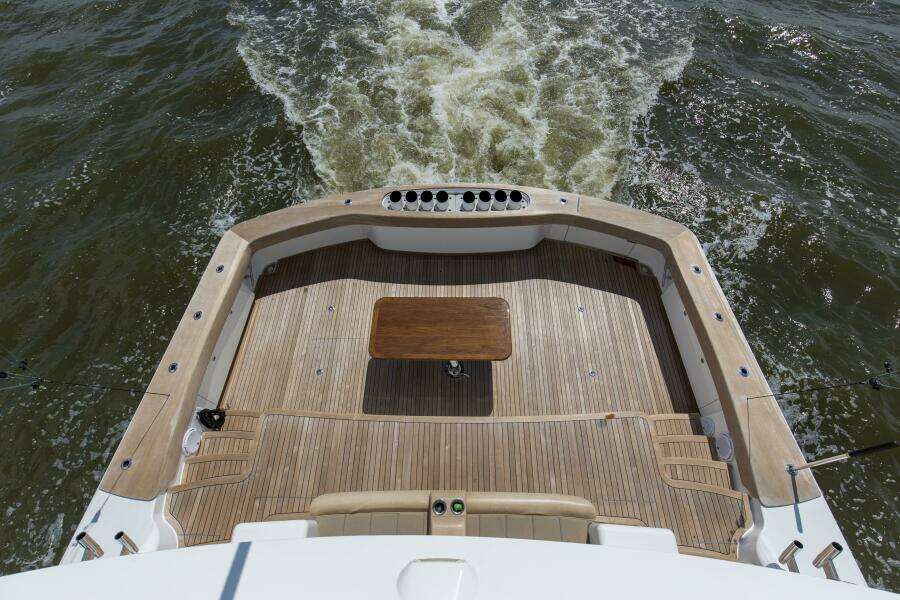 2016 92 Viking Enclosed Bridge Touche Stern Deck (9)