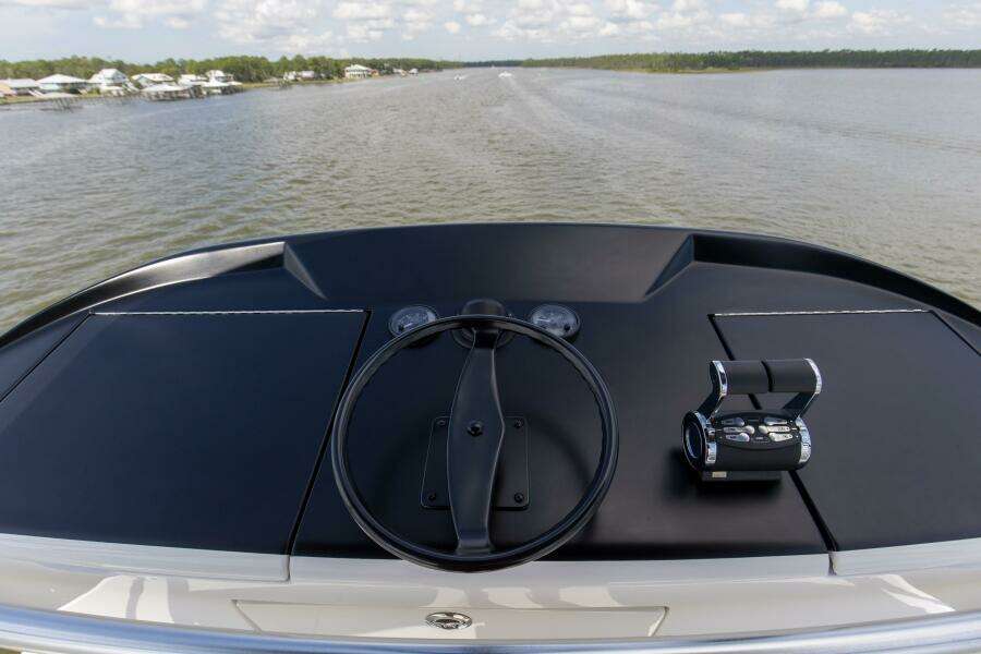 2016 92 Viking Enclosed Bridge Touche Bridge Tower