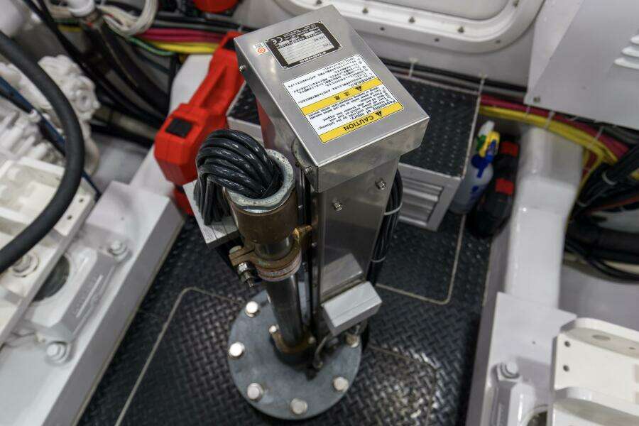 2016 92 Viking Enclosed Bridge Touche Engine Room (11)