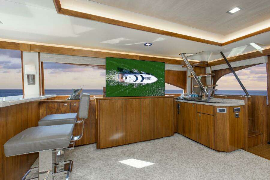 2016 92 Viking Enclosed Bridge Touche Salon (4)