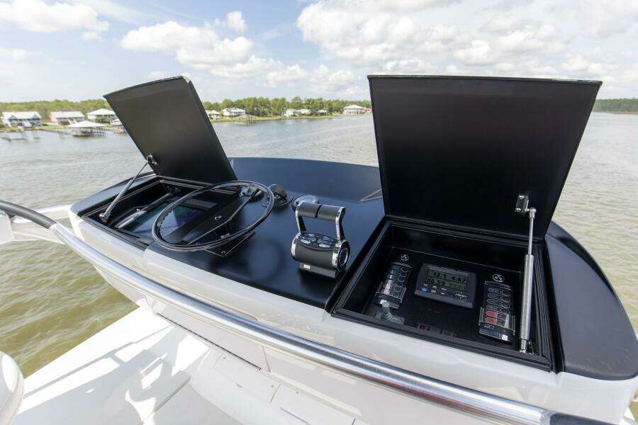 2016 92 Viking Enclosed Bridge Touche Bridge Tower (3)