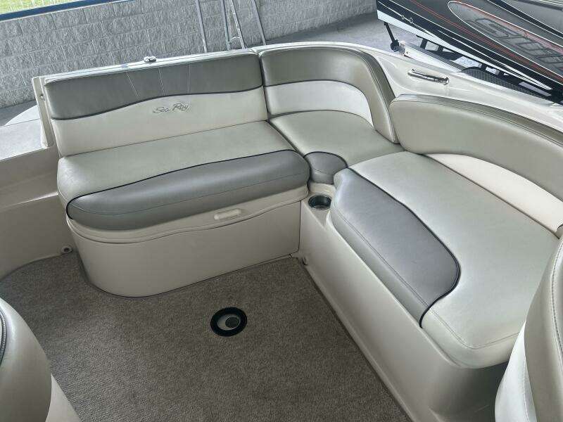 2006 Sea Ray 240 Sundeck