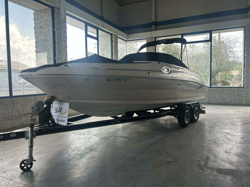 2006 Sea Ray 240 Sundeck